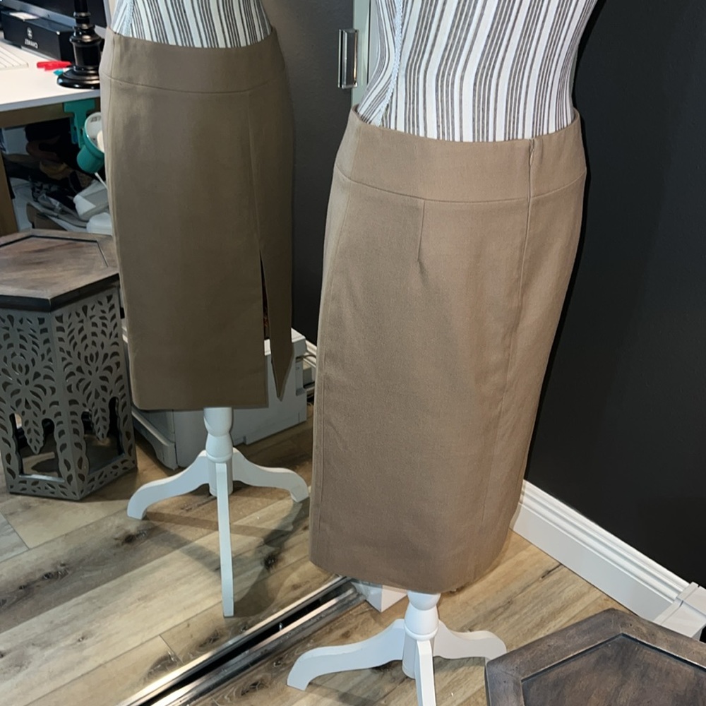 ✋ 🛑 1 hour sale. Dolce & Gabbana, tan pencil skirt, size 42 (US 6) - Picture 16 of 16